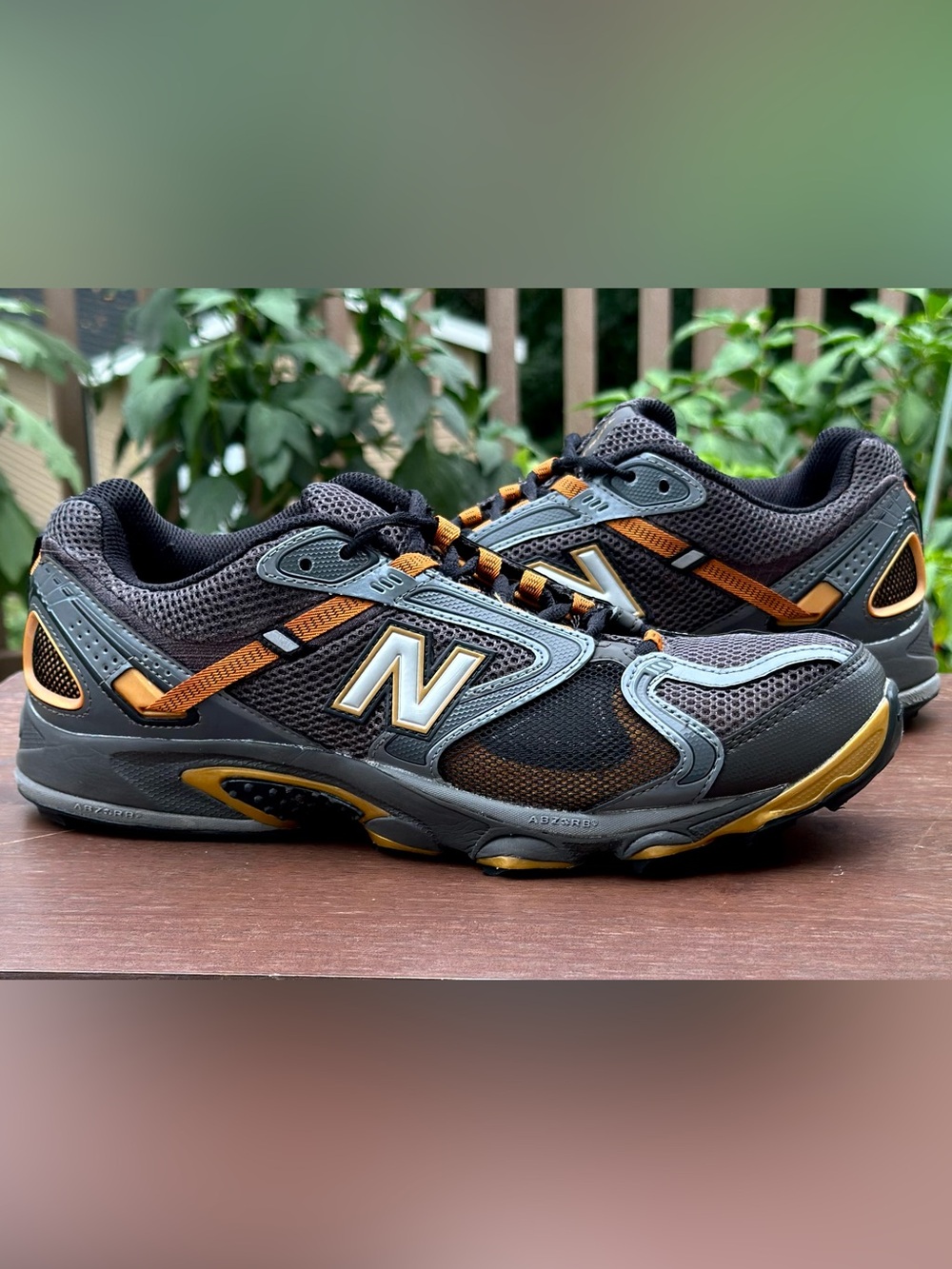 New Balance 875 MT875OR Men’s Size 10.5 Gray Orange Trail Running Shoes
